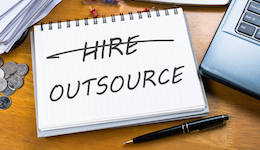 6-tips-entrepreneurs-need-to-know-before-outsourcing hero image