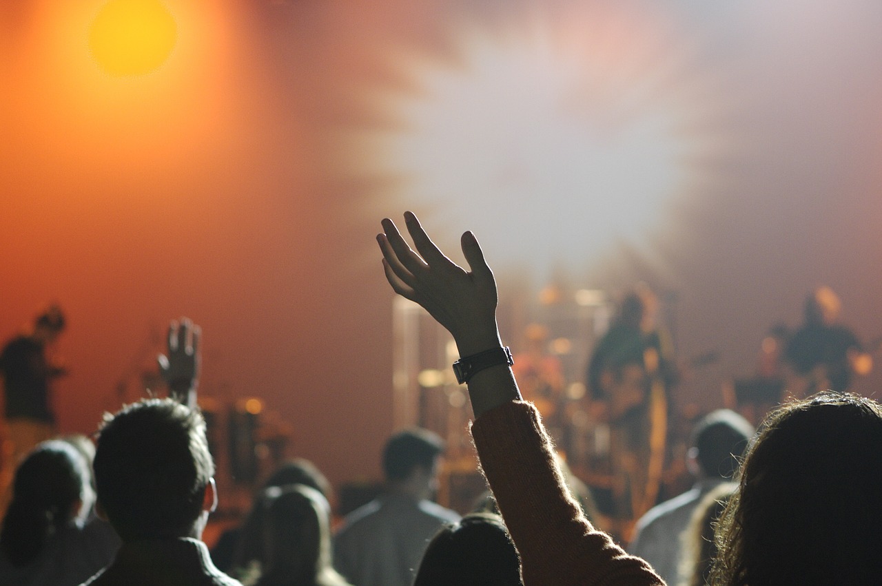 7-best-tips-for-capturing-and-captivating-an-audience-for-your-startup-idea hero image