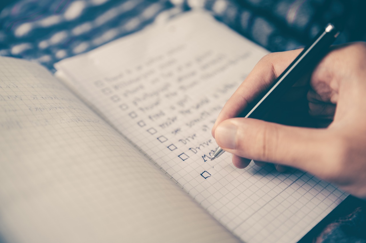 how-to-start-a-tech-company-21-crucial-steps hero image