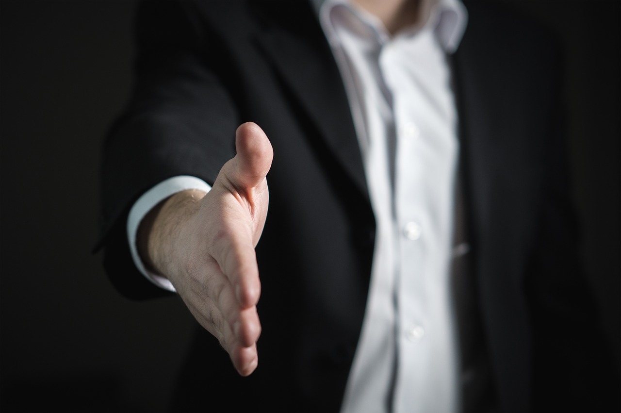 the-sales-and-partnerships-playbook-your-guide-to-early-growth hero image