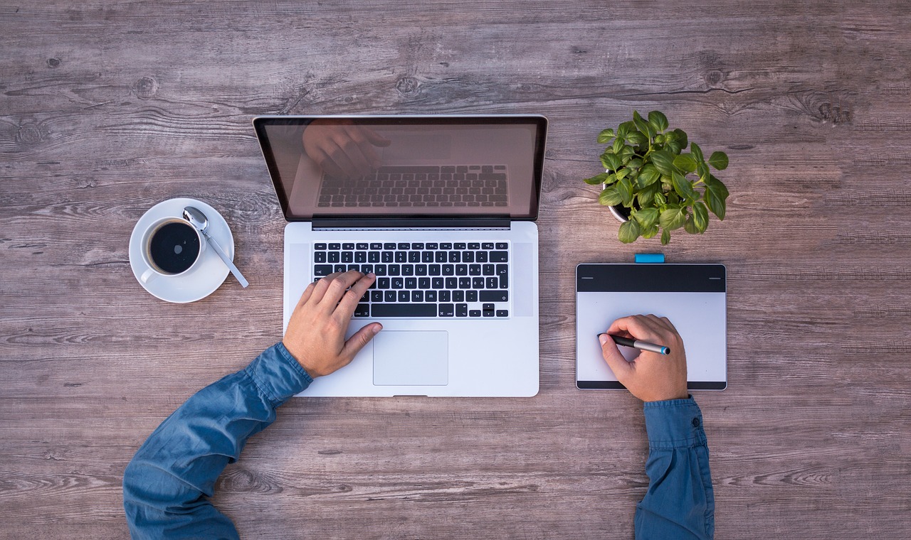 how-this-entrepreneur-built-and-launched-a-chatbot-in-just-one-weekend hero image