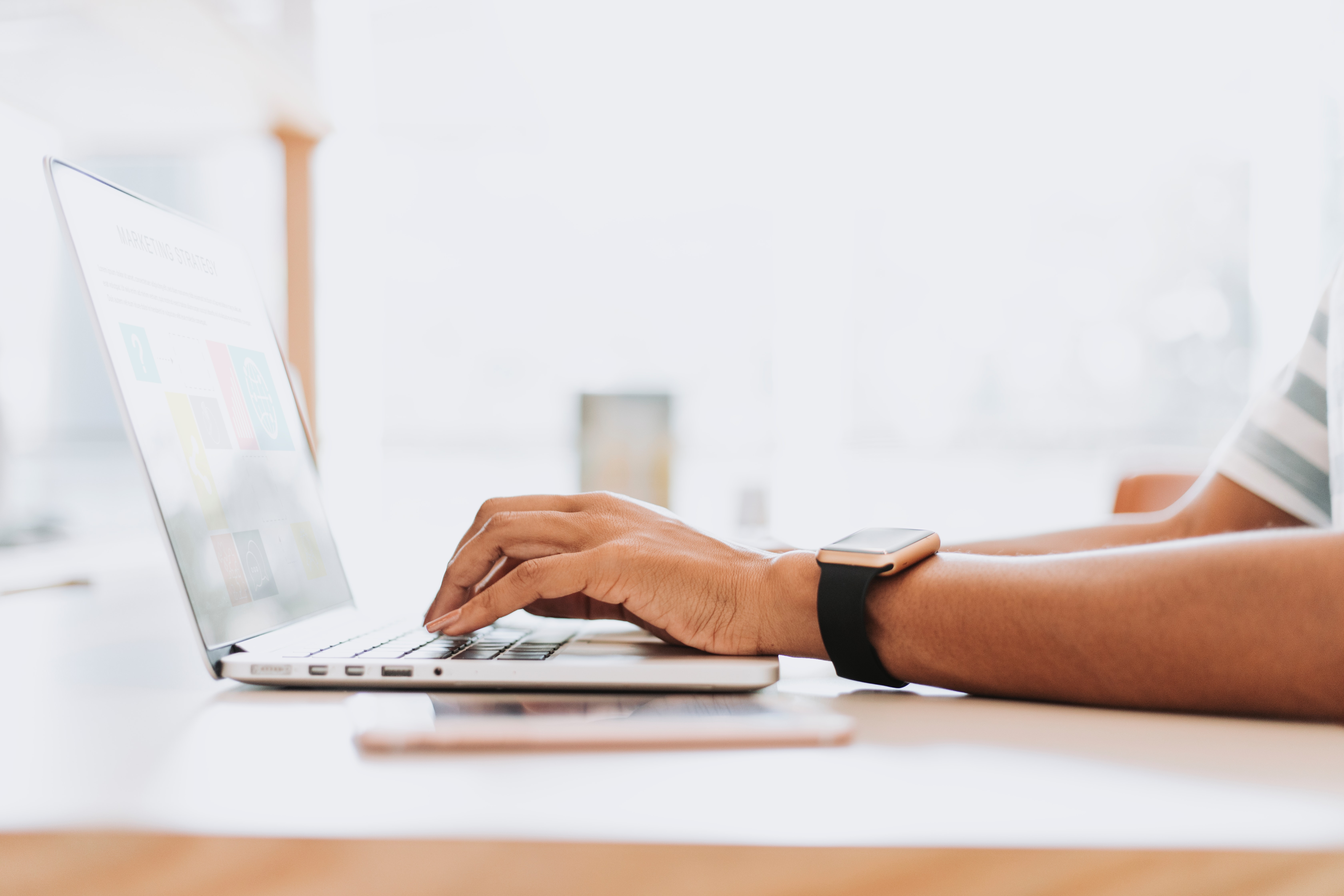 5-insider-tips-to-writing-guest-articles-that-resonate-with-editors-and-readers hero image
