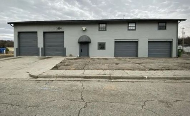 Agency Photo  (182473)