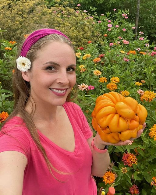 KateintheGarden2023_groovyvegetables.jpg