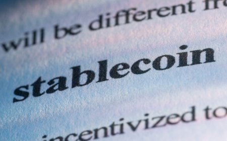 सेंट्रल बैंक डिजिटल करेंसी (CBDC) बनाम स्टेबलकॉइन्स: भारत में डिजिटल मनी की अगली लड़ाई