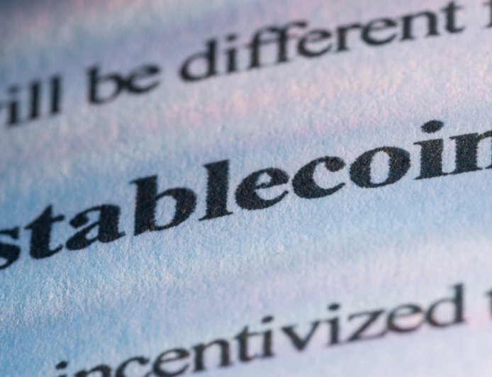 सेंट्रल बैंक डिजिटल करेंसी (CBDC) बनाम स्टेबलकॉइन्स: भारत में डिजिटल मनी की अगली लड़ाई