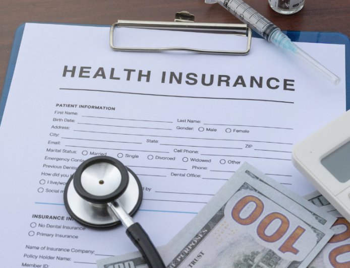 स्वास्थ्य बीमा और हेल्थ-सैविंग अकाउंट्स: 2025 में कैसे अपने मेडिकल खर्च को इंवेस्टमेंट में बदलें?