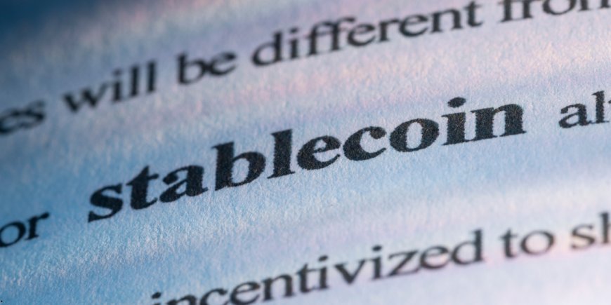 सेंट्रल बैंक डिजिटल करेंसी (CBDC) बनाम स्टेबलकॉइन्स: भारत में डिजिटल मनी की अगली लड़ाई