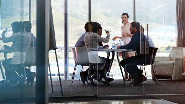 Equipe-de-marketing-definindo-estrategia-para-ter-os-melhores-resultados-possiveis-em-parcerias-com-influencers-campinas.jpg