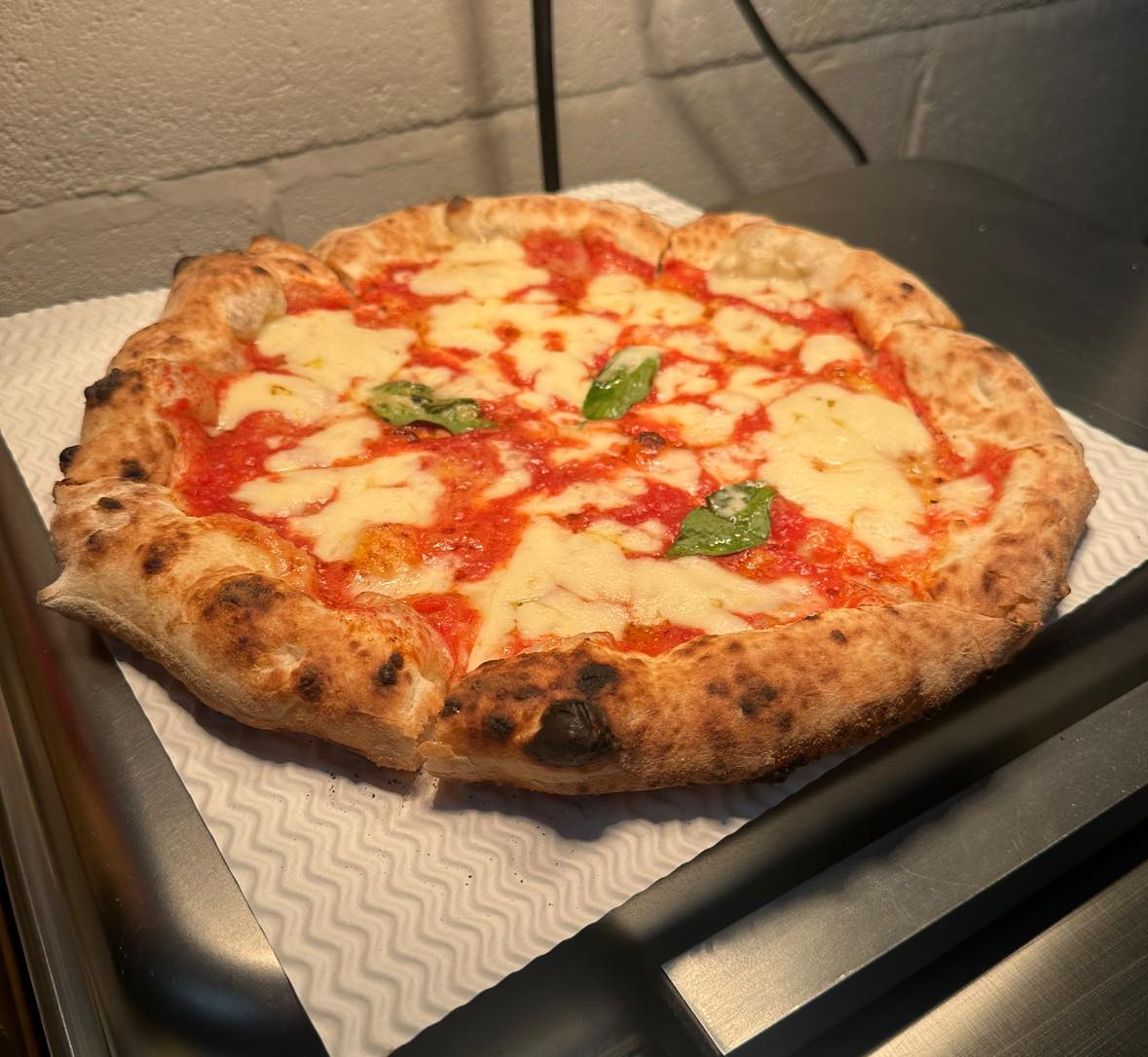 Duke's Pizza trailer in action