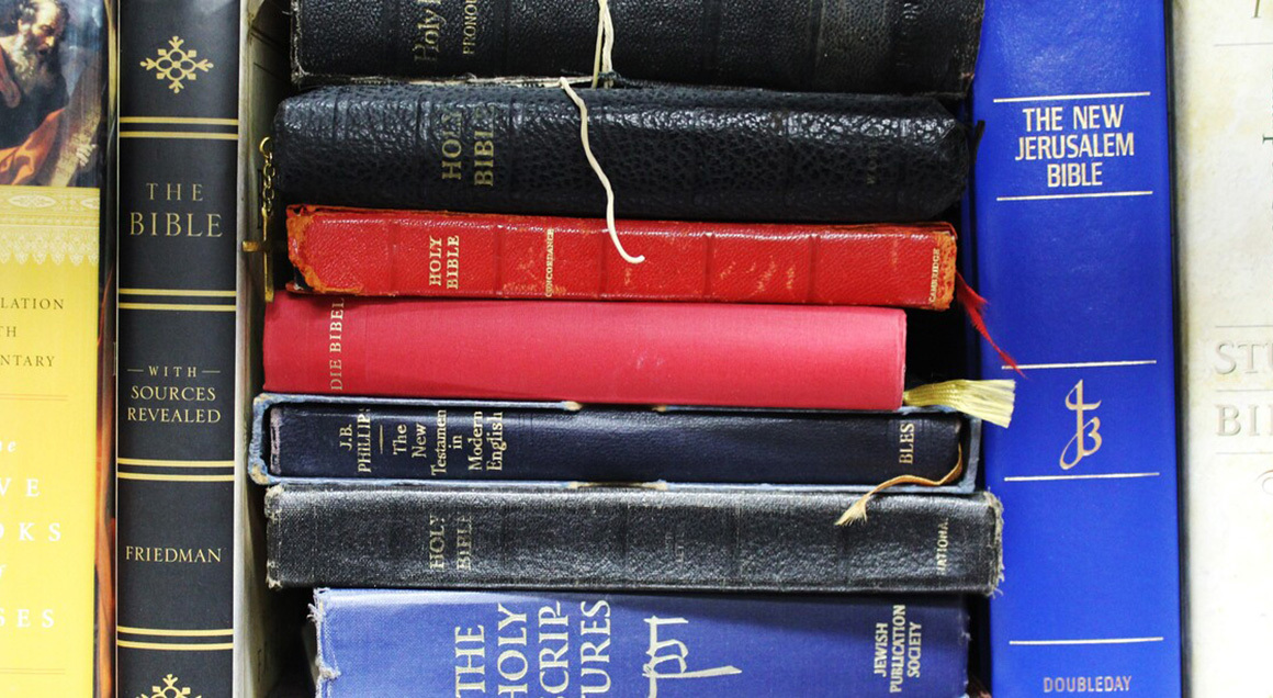 Books on shelf UMCOM 72px