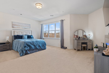 Primary Suite with en-suite and walk-in closet