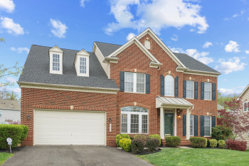 View of front facade with a garage and a front yard