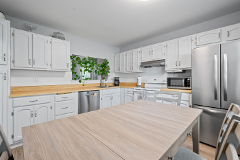 Eat-in kitchen