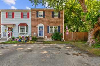 Brick end unit townhome