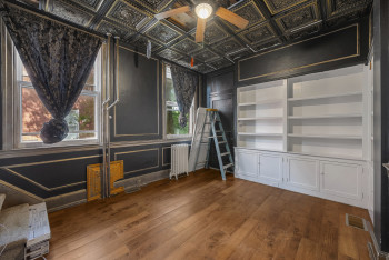 Interior space with radiator heating unit