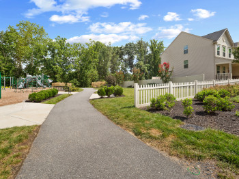 View of home's community