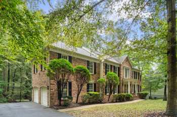 Serene Lot & Sideload 2 Car Garage