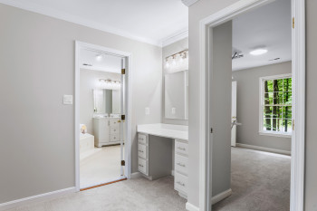 Dressing Area & Walk In Closet
