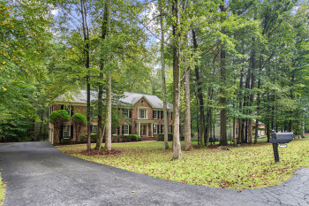 10201 Leatherleaf Ct