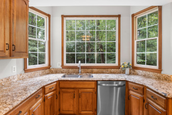 Lovely Bay Window to Backyard