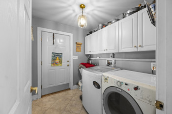 Mudroom/laundry