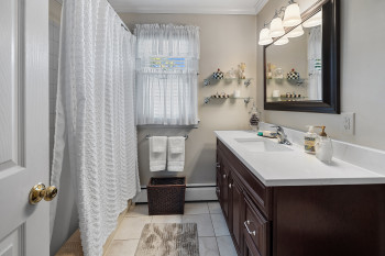 Lovely updated Hall Bath