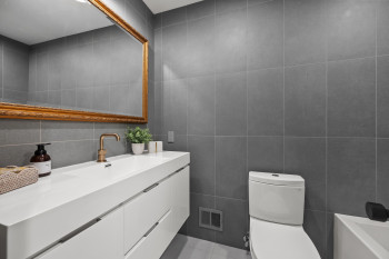 2nd Hallway Full Bathroom