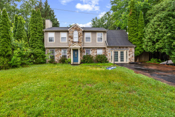 5797 Rockcliff Lane