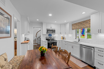 Foyer and Dining access frm Kitchen