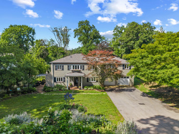 504 Glenwood is a 2 story Center Hall Colonial