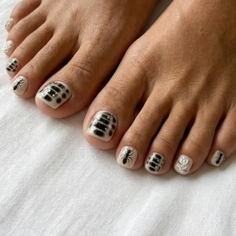 Fake Toenails, 3D Insect Nails, press on nails, custom press on nails, fake nails, Nails Art, stained glass nails, gold press on nails, 3d press on nails, luxury press on nails, handmade press on nails