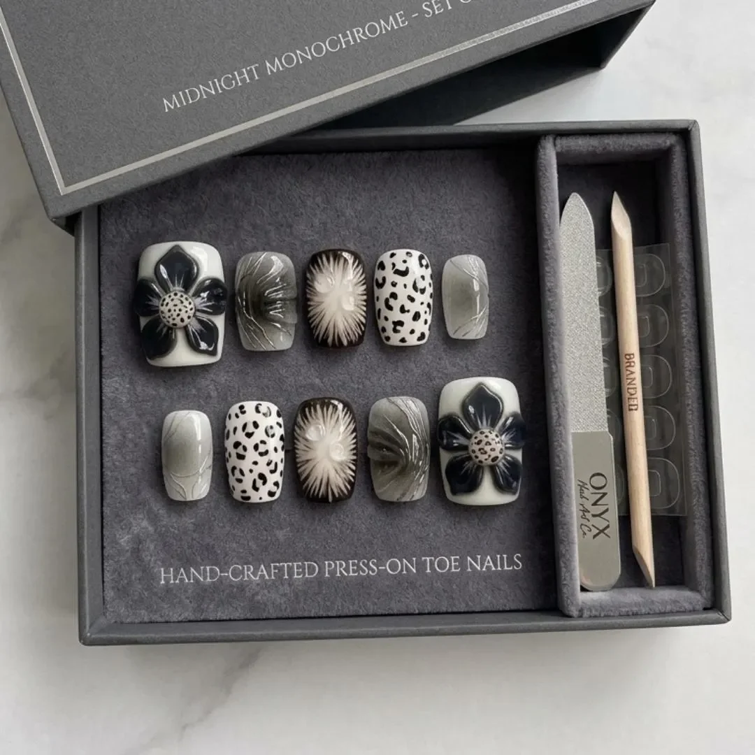 line art pedi, y2k monochrome, press on nails, custom press on nails, fake nails, Nails Art, stained glass nails, gold press on nails, 3d press on nails, luxury press on nails, handmade press on nails