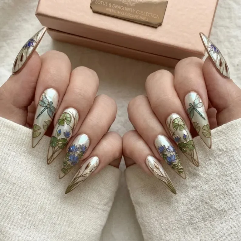 iridescent pond, 3D pond nails, press on nails, custom press on nails, fake nails, Nails Art, stained glass nails, gold press on nails, 3d press on nails, luxury press on nails, handmade press on nails