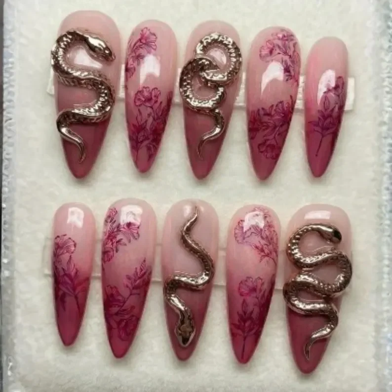 press on nails, custom press on nails, fake nails, Nails Art, stained glass nails, gold press on nails, 3d press on nails, luxury press on nails, handmade press on nails