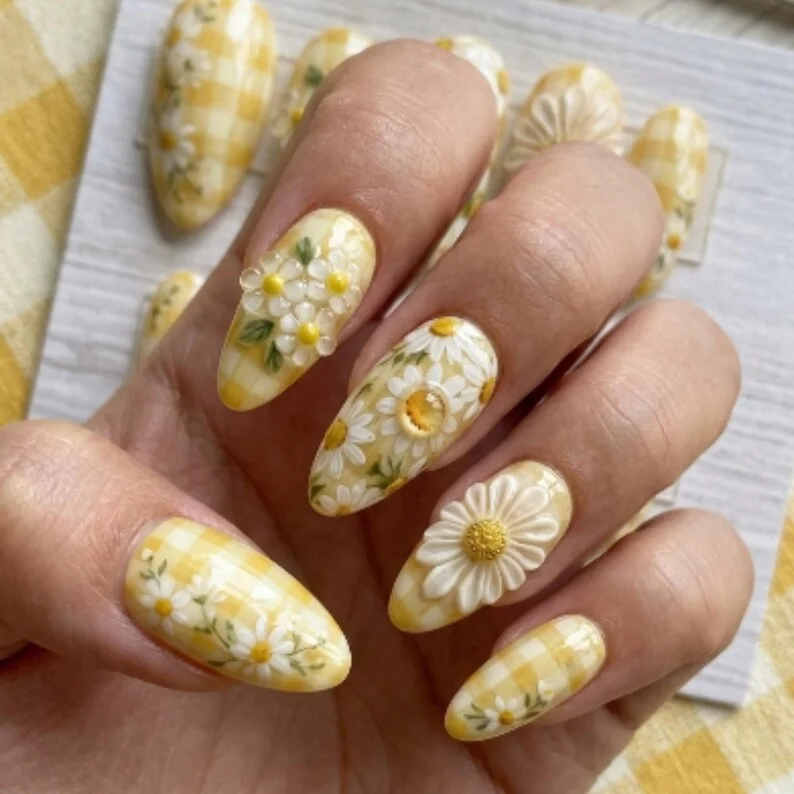 Daisy press on nails, Yellow plaid nails, press on nails, custom press on nails, fake nails, Nails Art, stained glass nails, gold press on nails, 3d press on nails, luxury press on nails, handmade press on nails