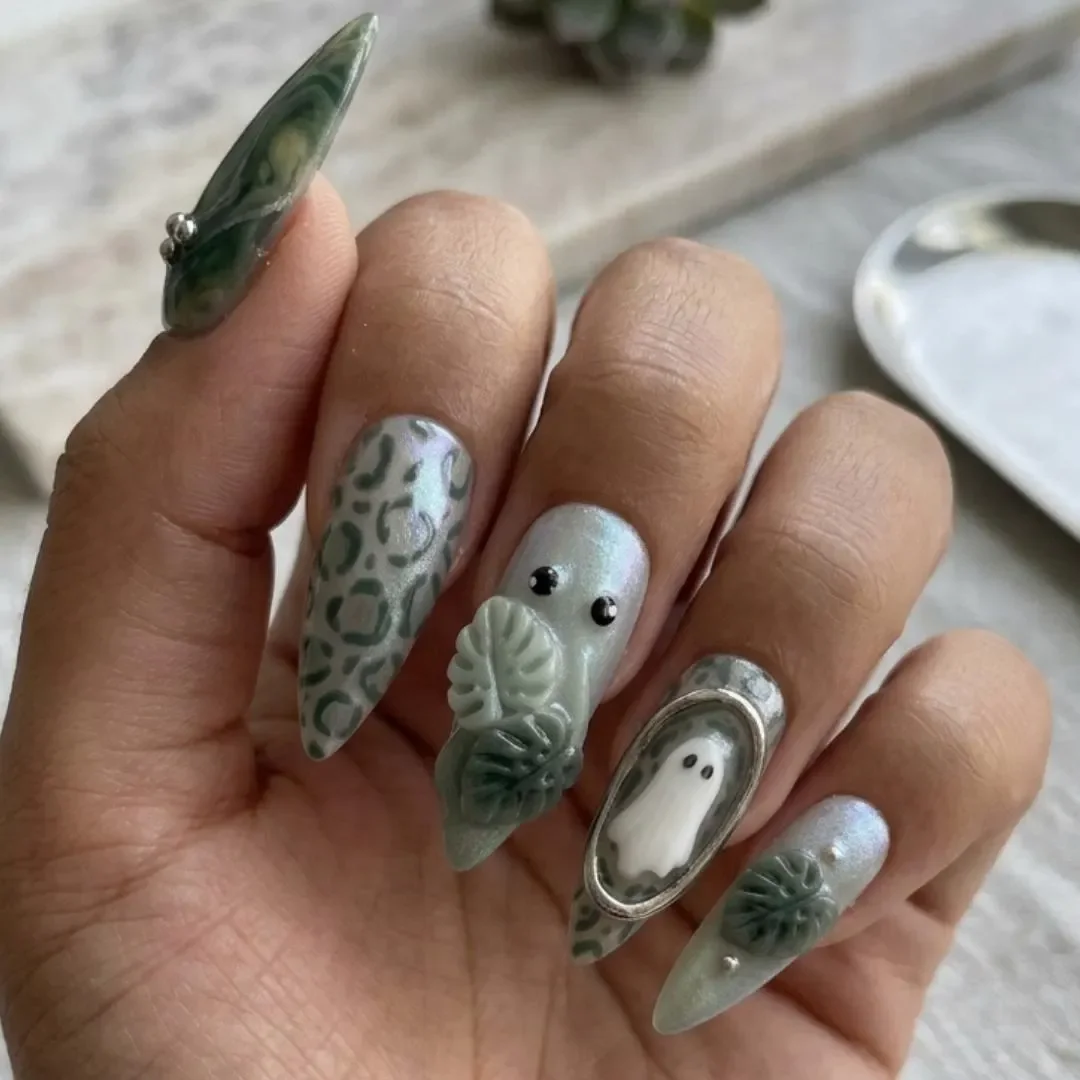 press on nails, custom press on nails, fake nails, Nails Art, stained glass nails, gold press on nails, 3d press on nails, luxury press on nails, handmade press on nails