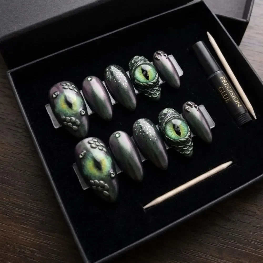 press on nails, custom press on nails, fake nails, Nails Art, stained glass nails, gold press on nails, 3d press on nails, luxury press on nails, handmade press on nails
