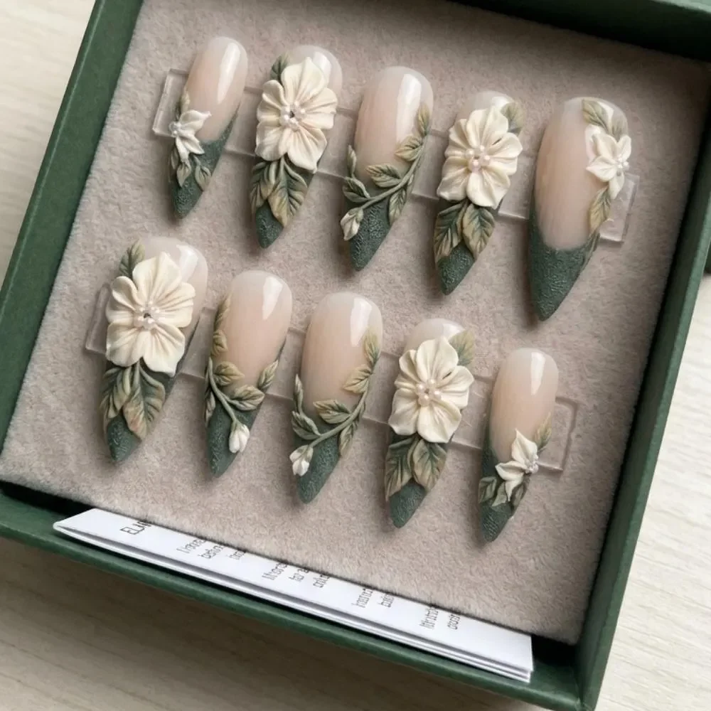 press on nails, custom press on nails, fake nails, Nails Art, stained glass nails, gold press on nails, 3d press on nails, luxury press on nails, handmade press on nails