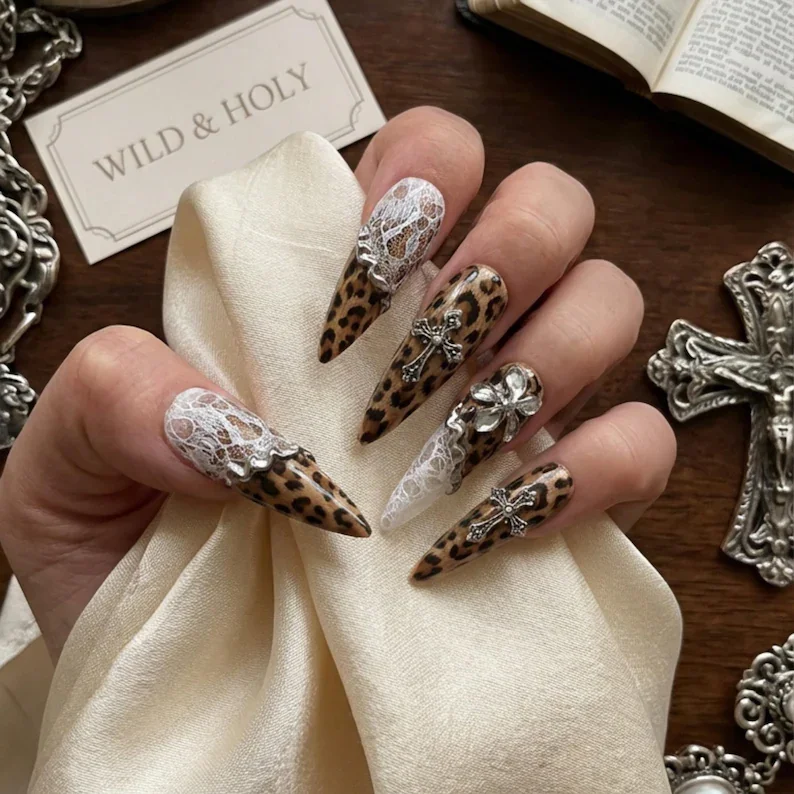 press on nails, wild & holy, custom press on nails, fake nails, Nails Art, stained glass nails, gold press on nails, 3d press on nails, luxury press on nails, handmade press on nails