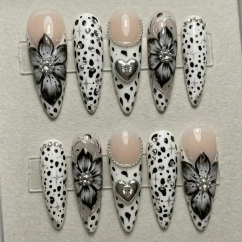 flower nail design, heart nail art, press on nails, custom press on nails, fake nails, Nails Art, stained glass nails, gold press on nails, 3d press on nails, luxury press on nails, handmade press on nails