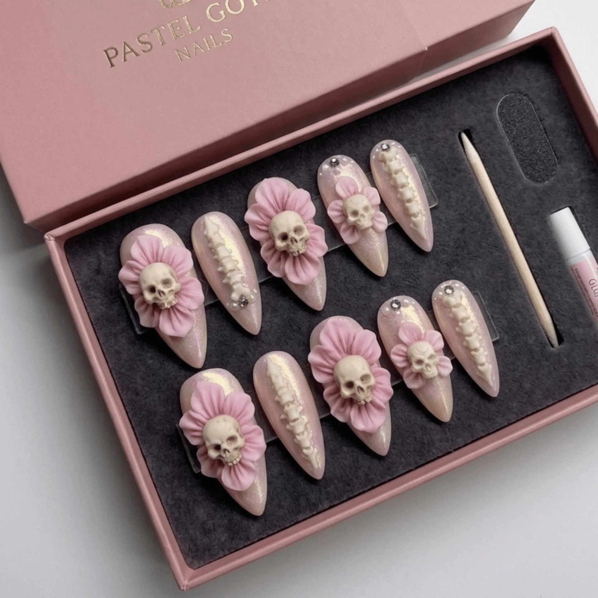 press on nails, custom press on nails, fake nails, Nails Art, stained glass nails, gold press on nails, 3d press on nails, luxury press on nails, handmade press on nails