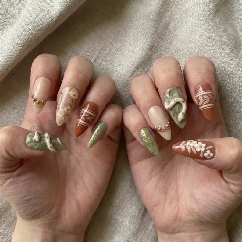 Snake Medusa Nails, 3D Snake Nails, press on nails, custom press on nails, fake nails, Nails Art, stained glass nails, gold press on nails, 3d press on nails, luxury press on nails, handmade press on nails