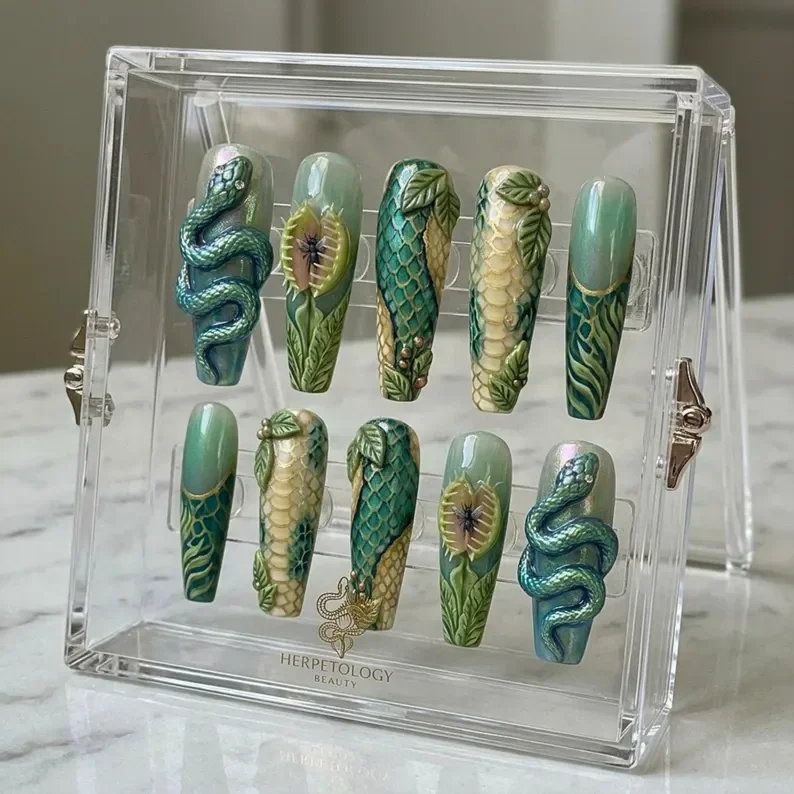 press on nails, custom press on nails, fake nails, Nails Art, stained glass nails, gold press on nails, 3d press on nails, luxury press on nails, handmade press on nails