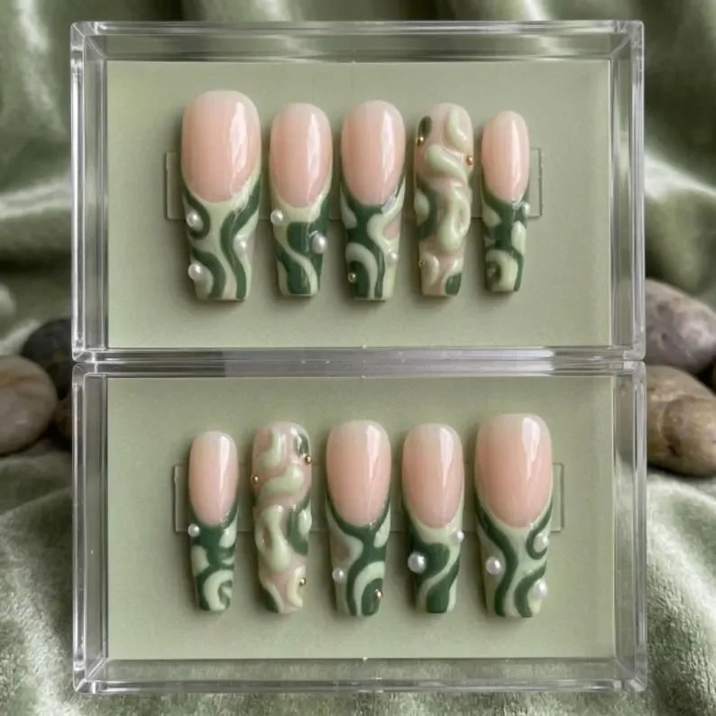 press on nails, custom press on nails, fake nails, Nails Art, stained glass nails, gold press on nails, 3d press on nails, luxury press on nails, handmade press on nails