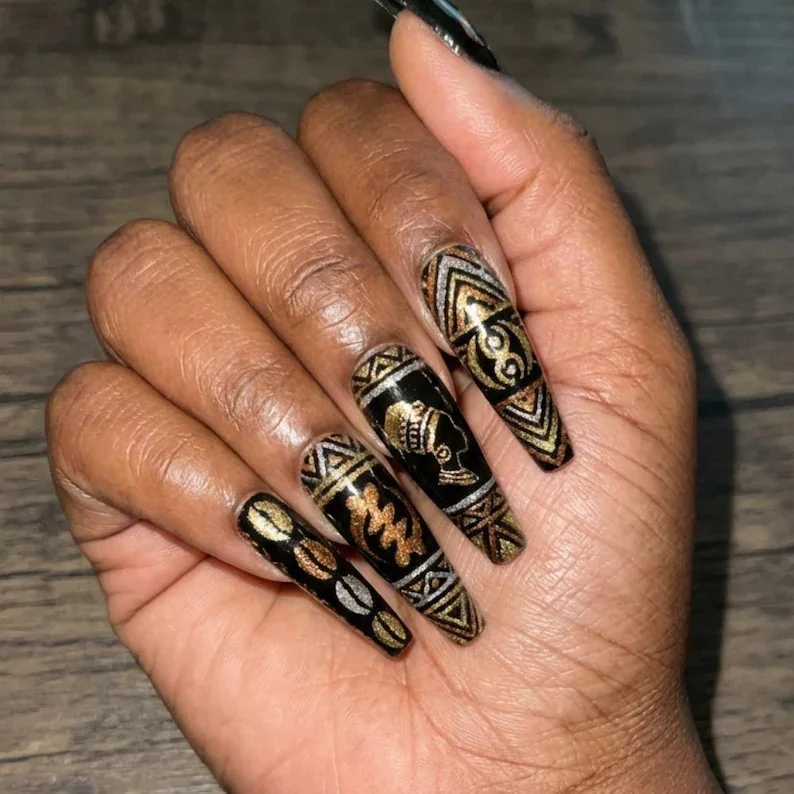 cowrie nails, luxury press ons, press on nails, custom press on nails, fake nails, Nails Art, stained glass nails, gold press on nails, 3d press on nails, luxury press on nails, handmade press on nails