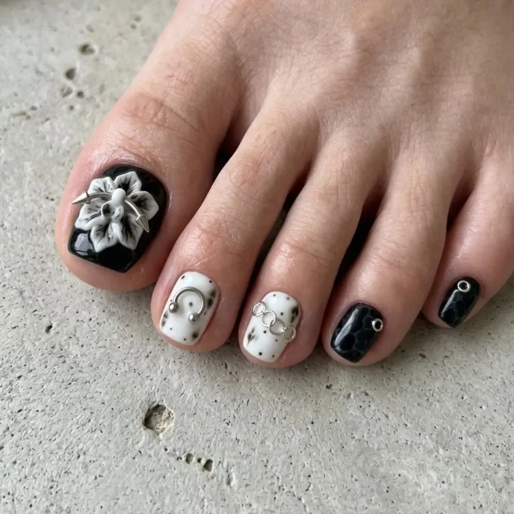 edgy fake nails, punk toe nails, press on nails, custom press on nails, fake nails, Nails Art, stained glass nails, gold press on nails, 3d press on nails, luxury press on nails, handmade press on nails