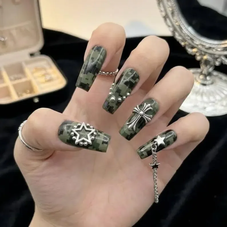 gothic nail design, cross chain nails, press on nails, custom press on nails, fake nails, Nails Art, stained glass nails, gold press on nails, 3d press on nails, luxury press on nails, handmade press on nails