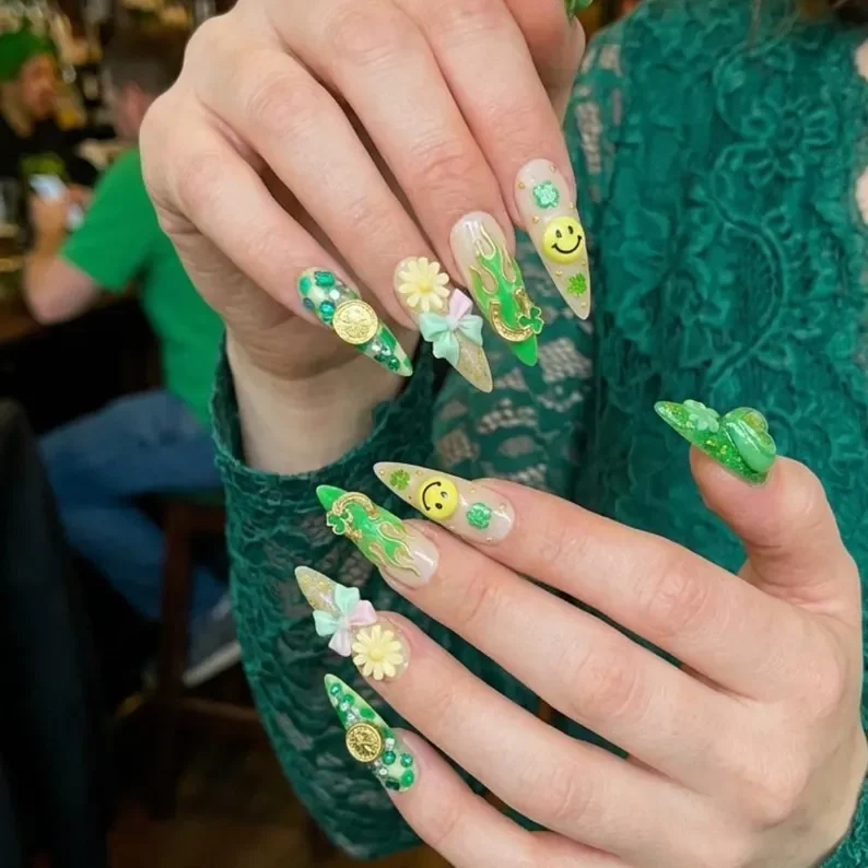 press on nails, custom press on nails, fake nails, Nails Art, stained glass nails, gold press on nails, 3d press on nails, luxury press on nails, handmade press on nails