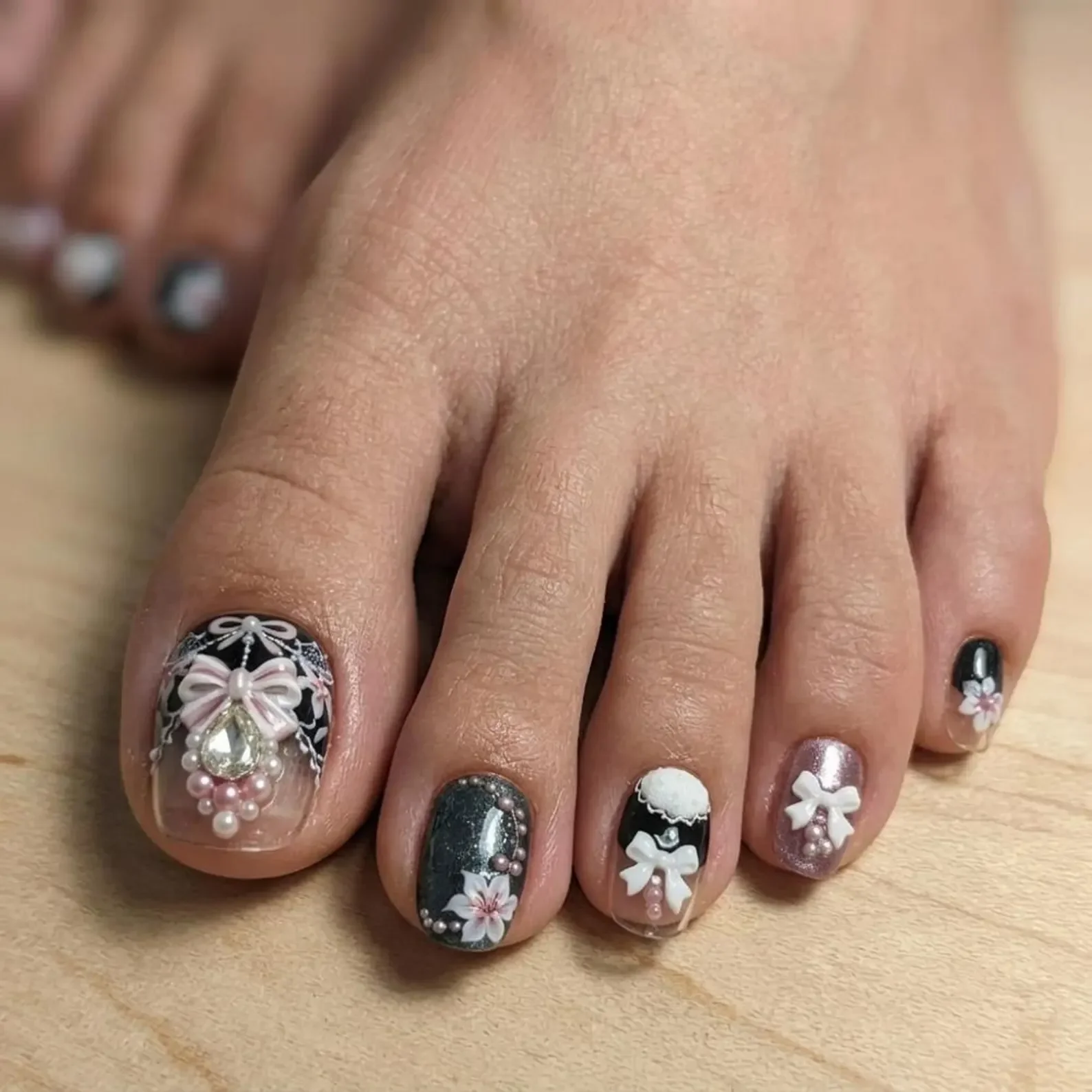 3D bow nails, lily pedicure, press on nails, custom press on nails, fake nails, Nails Art, stained glass nails, gold press on nails, 3d press on nails, luxury press on nails, handmade press on nails